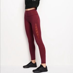 Total Knockout High-rise 7/8 Tight - Dark RED